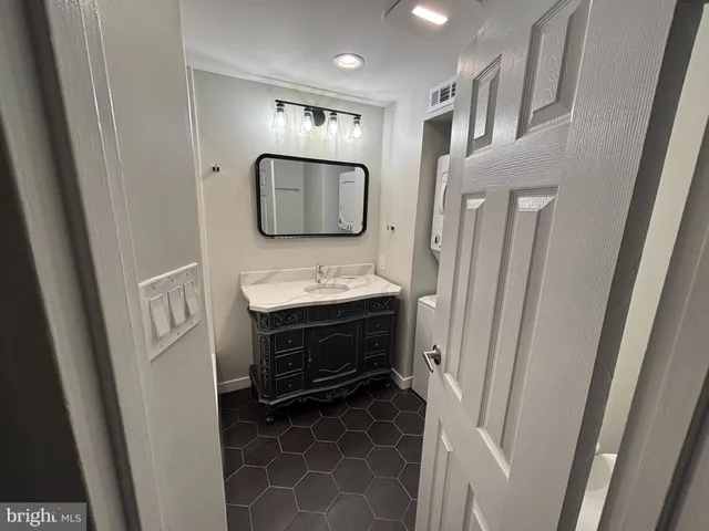 $1,800 | 885 North York Road, Unit 4B, Warminster, PA 18974