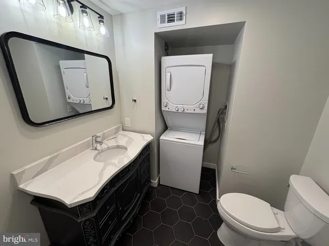 $1,800 | 885 North York Road, Unit 4B, Warminster, PA 18974