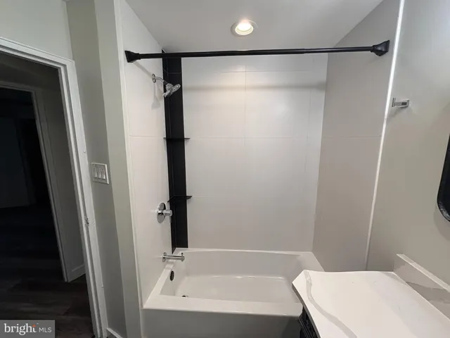 $1,800 | 885 North York Road, Unit 4B, Warminster, PA 18974