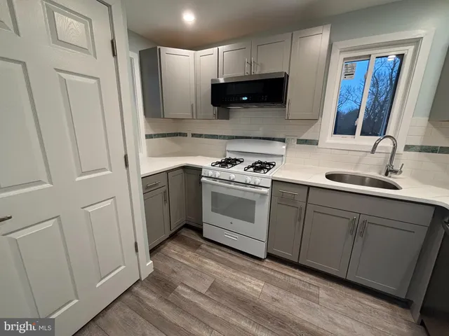 $1,800 | 885 North York Road, Unit 4B, Warminster, PA 18974