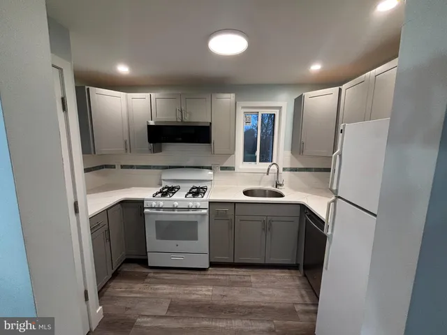 $1,800 | 885 North York Road, Unit 4B, Warminster, PA 18974