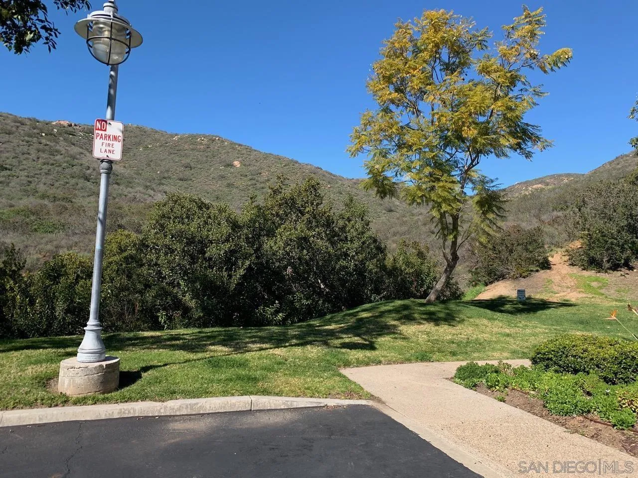 12602 Springbrook Drive, Unit B San Diego, CA 92128 - Photo 19 of 27 a view of a bird bath