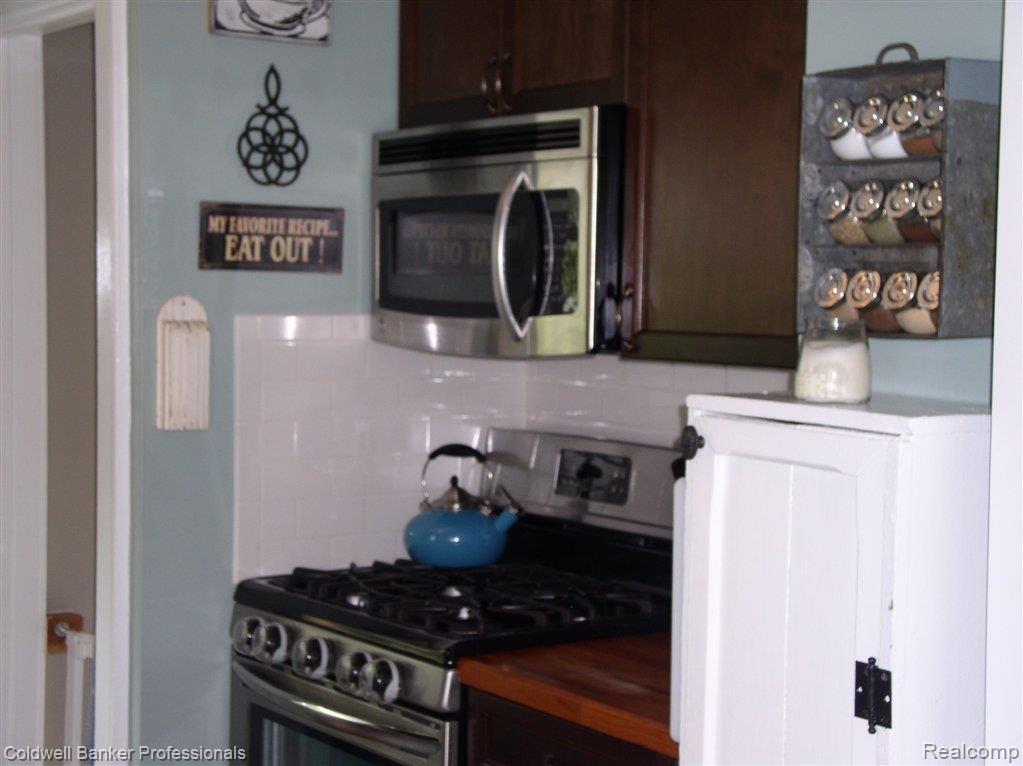 3141 Cumberland Road Berkley, MI 48072 - Photo 13 of 25 Gas Range