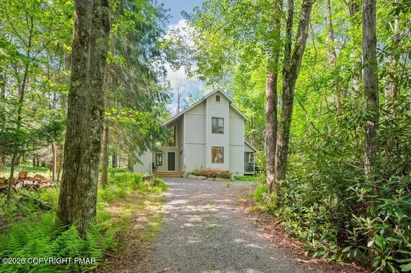 $445,000 | 252 Long View Lane, Pocono Pines, PA 18350