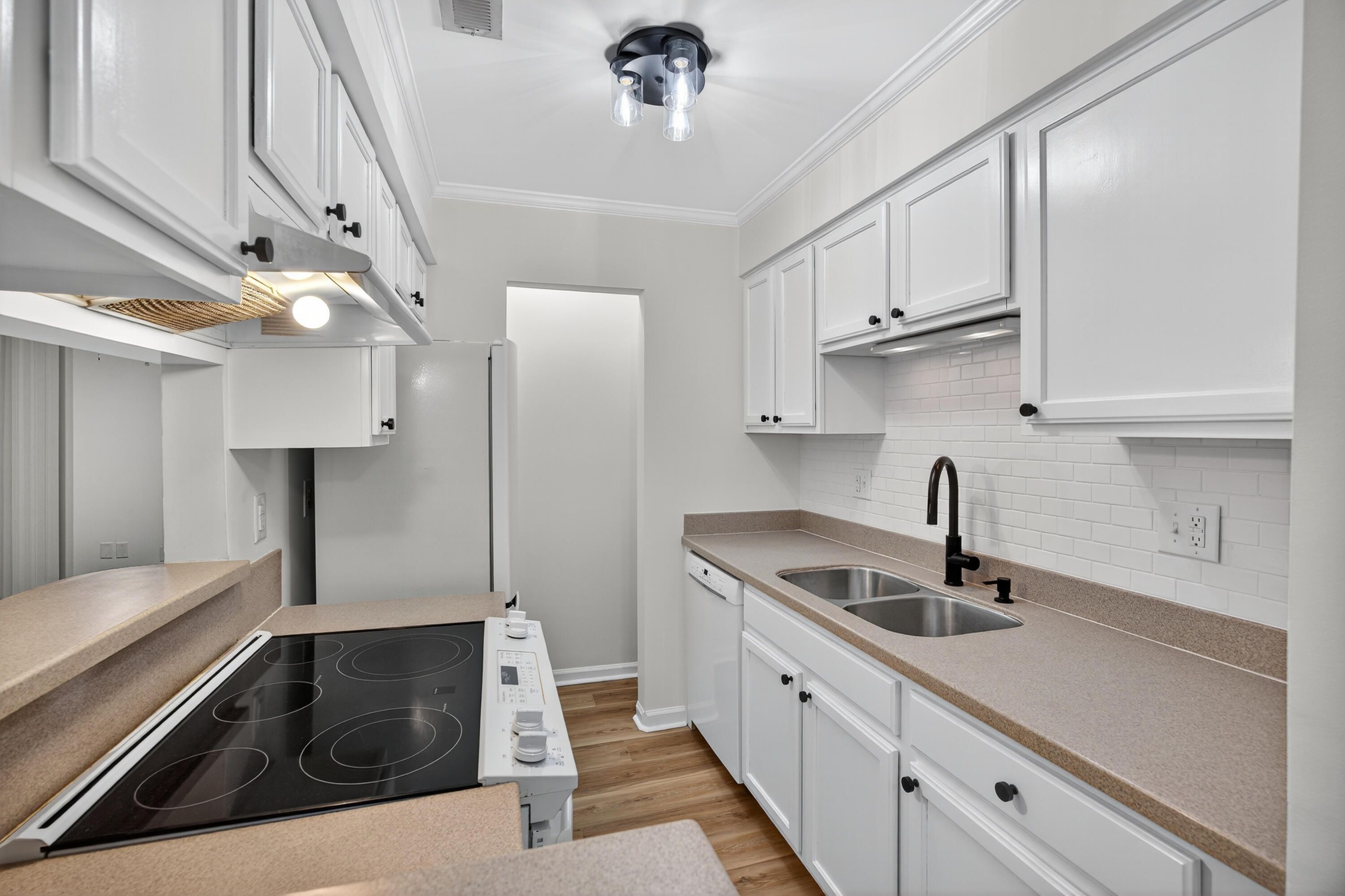 341 West Coleman Boulevard, Unit G Mount Pleasant, SC 29464 - Photo 11 of 26 243A1579