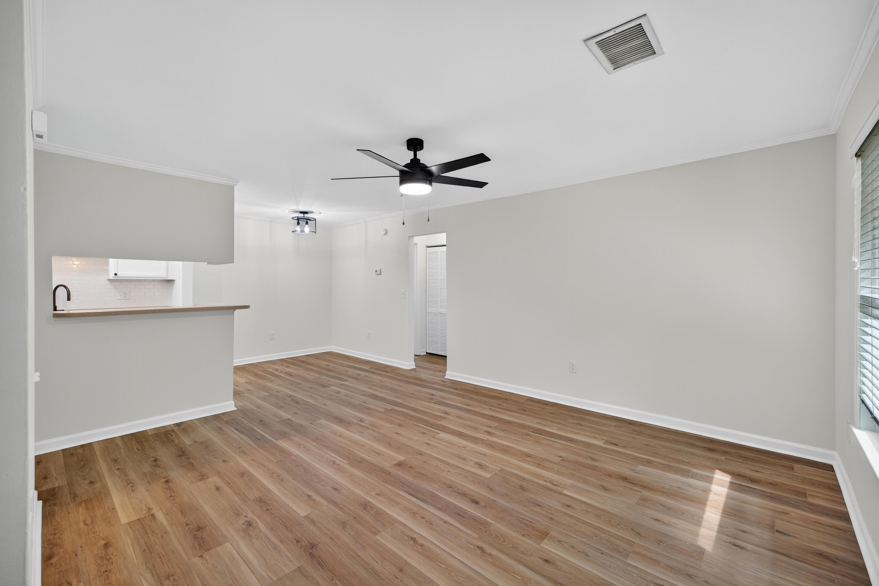 341 West Coleman Boulevard, Unit G Mount Pleasant, SC 29464 - Photo 2 of 26 243A1525