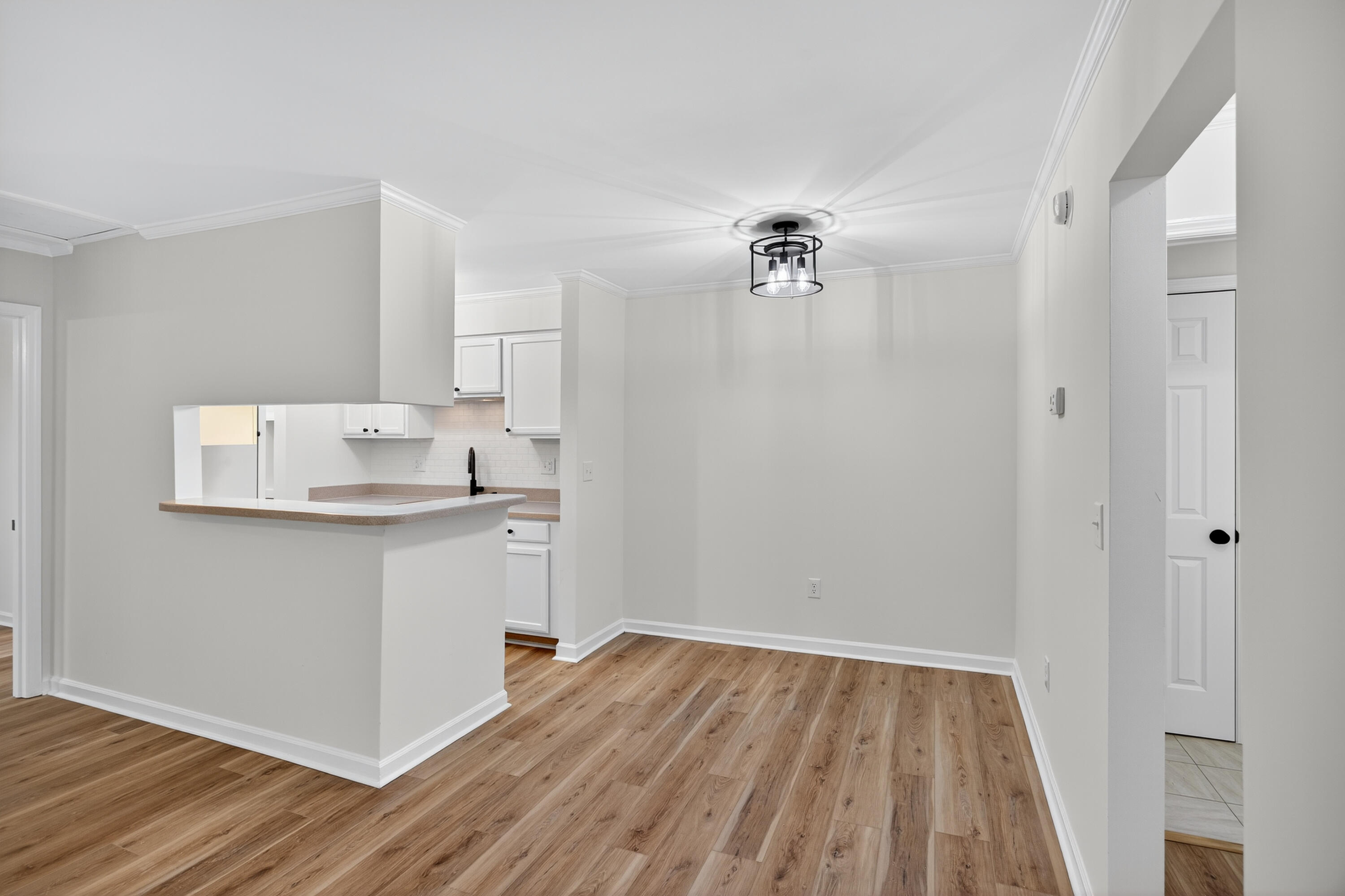 341 West Coleman Boulevard, Unit G Mount Pleasant, SC 29464 - Photo 5 of 26 243A1545