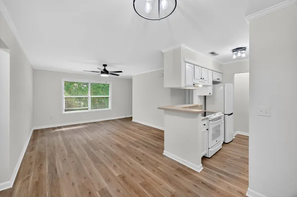 $3,100 | 341 West Coleman Boulevard, Unit G, Mount Pleasant, SC 29464