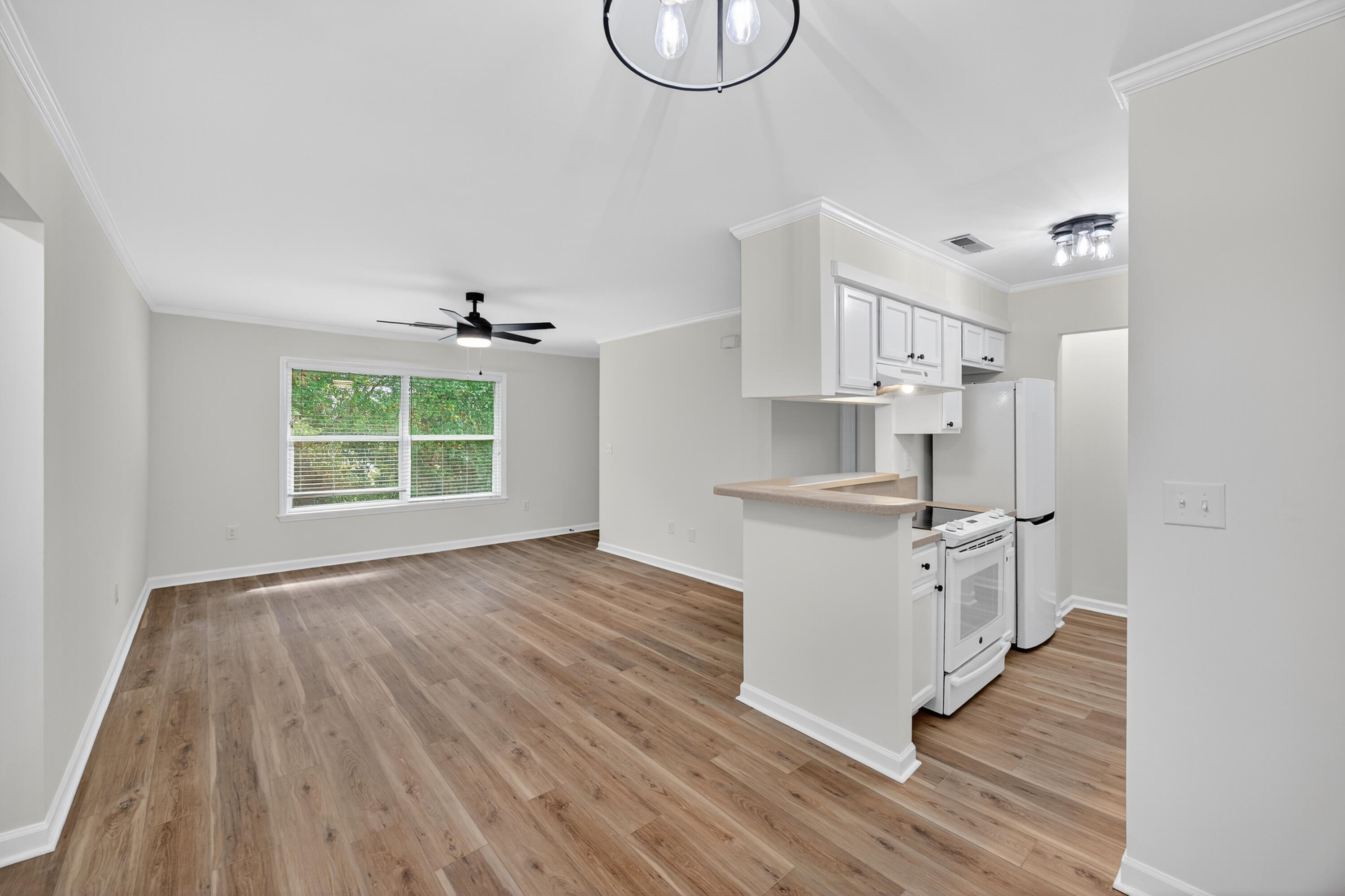 341 West Coleman Boulevard, Unit G Mount Pleasant, SC 29464 - Photo 7 of 26 243A1553