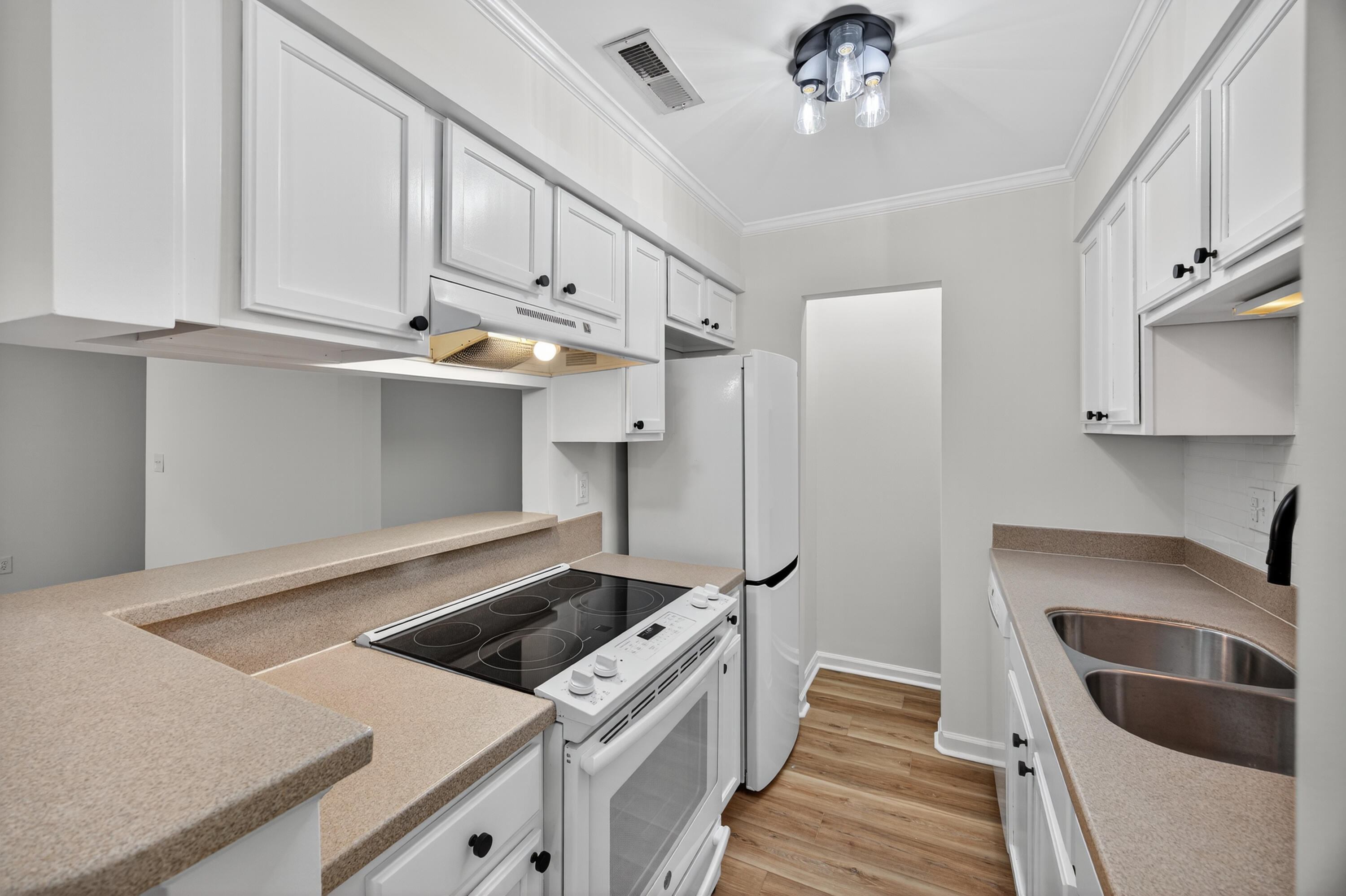 341 West Coleman Boulevard, Unit G Mount Pleasant, SC 29464 - Photo 10 of 26 243A1576