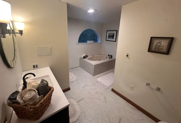 $2,500,000 | 87 Collins Brook Road, Meredith, NH 03253