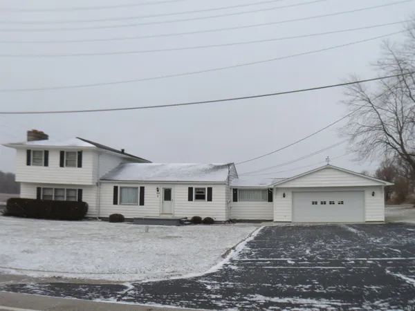 $305,000 | 3473 North Ew Road, Kokomo, IN 46901