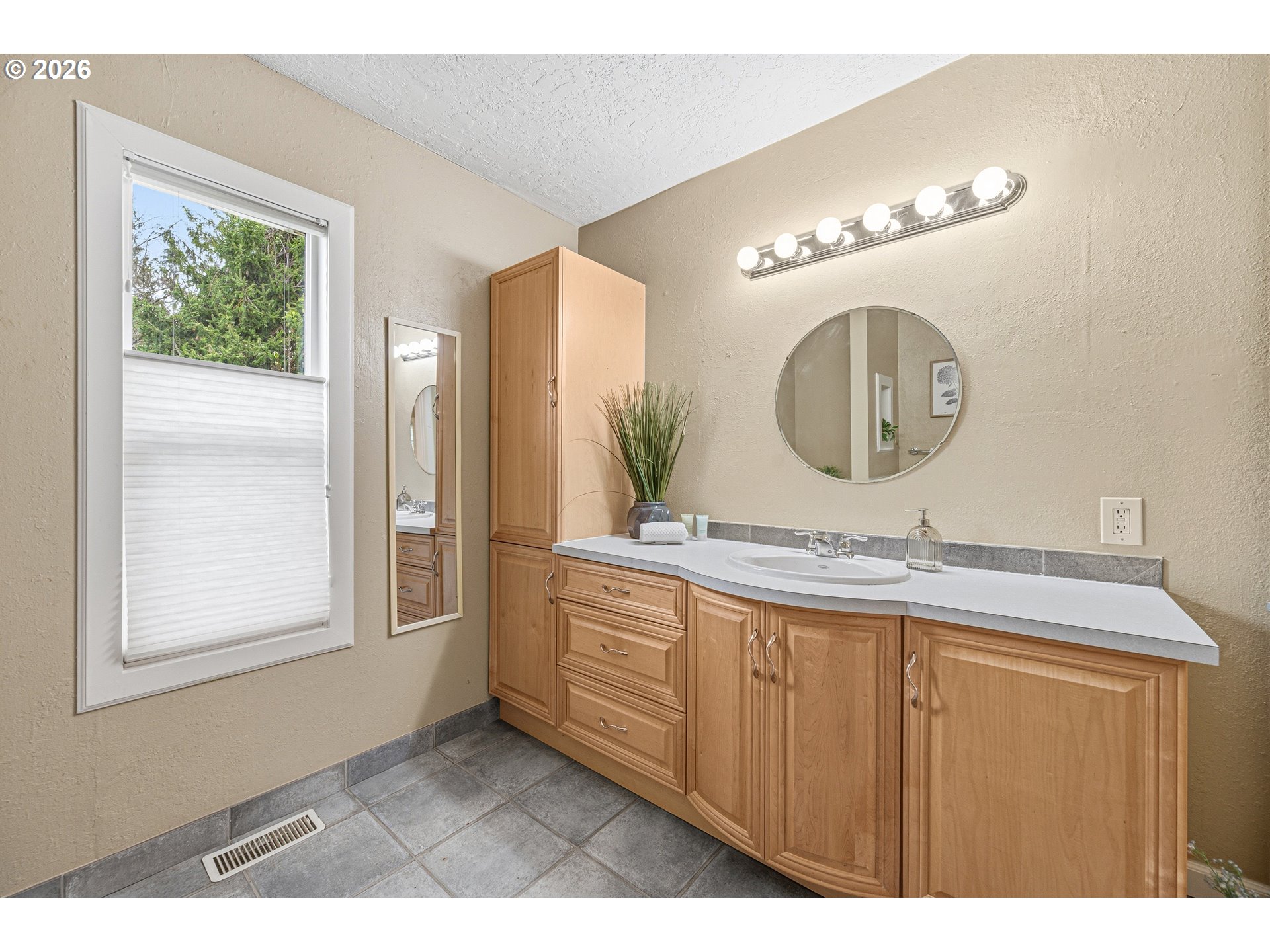 4545 Southwest Taylors Ferry Road Portland, OR 97219 - Photo 11 of 28 Gallery Image 11