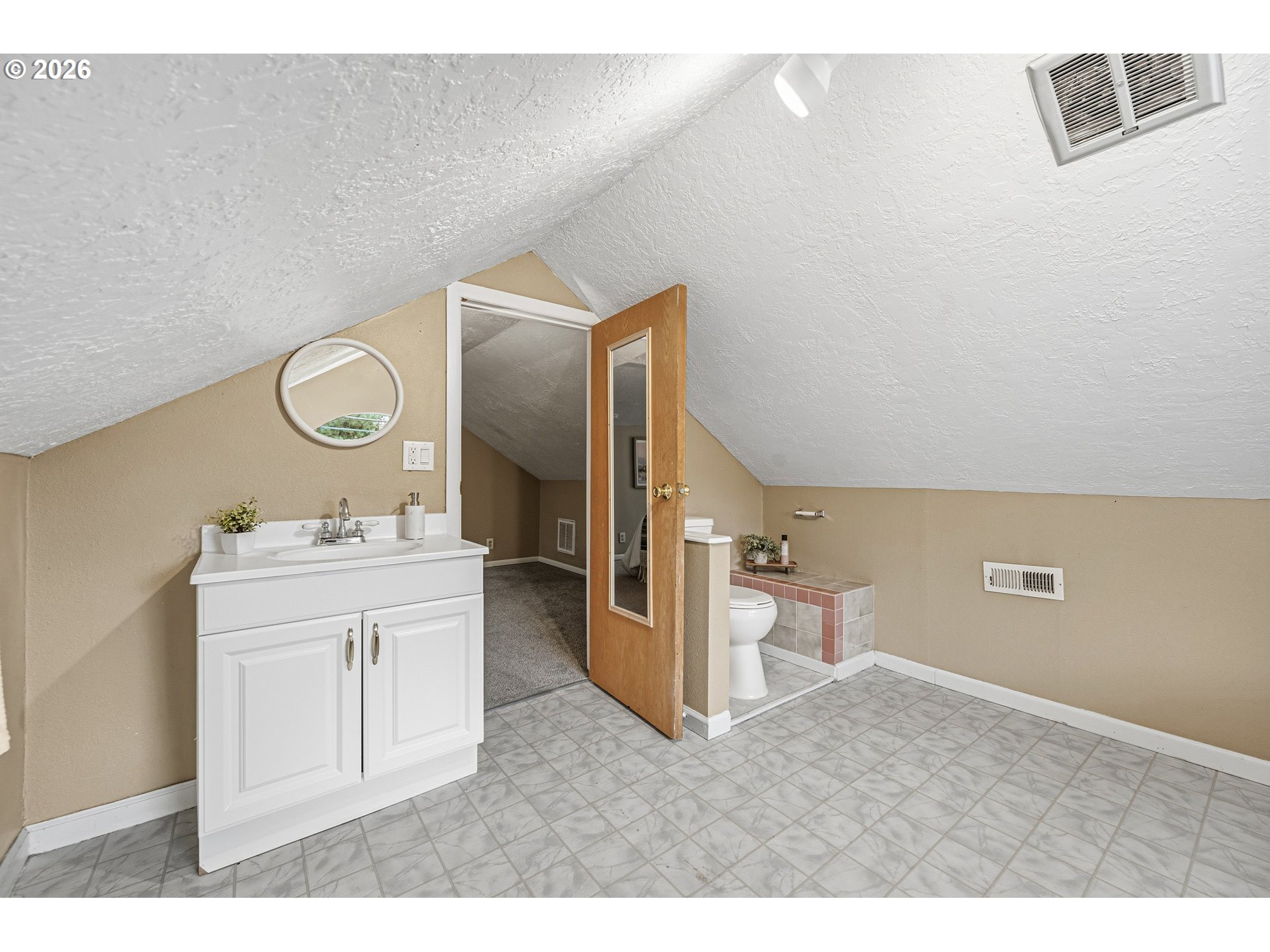 4545 Southwest Taylors Ferry Road Portland, OR 97219 - Photo 26 of 28 Attached Bathroom #2