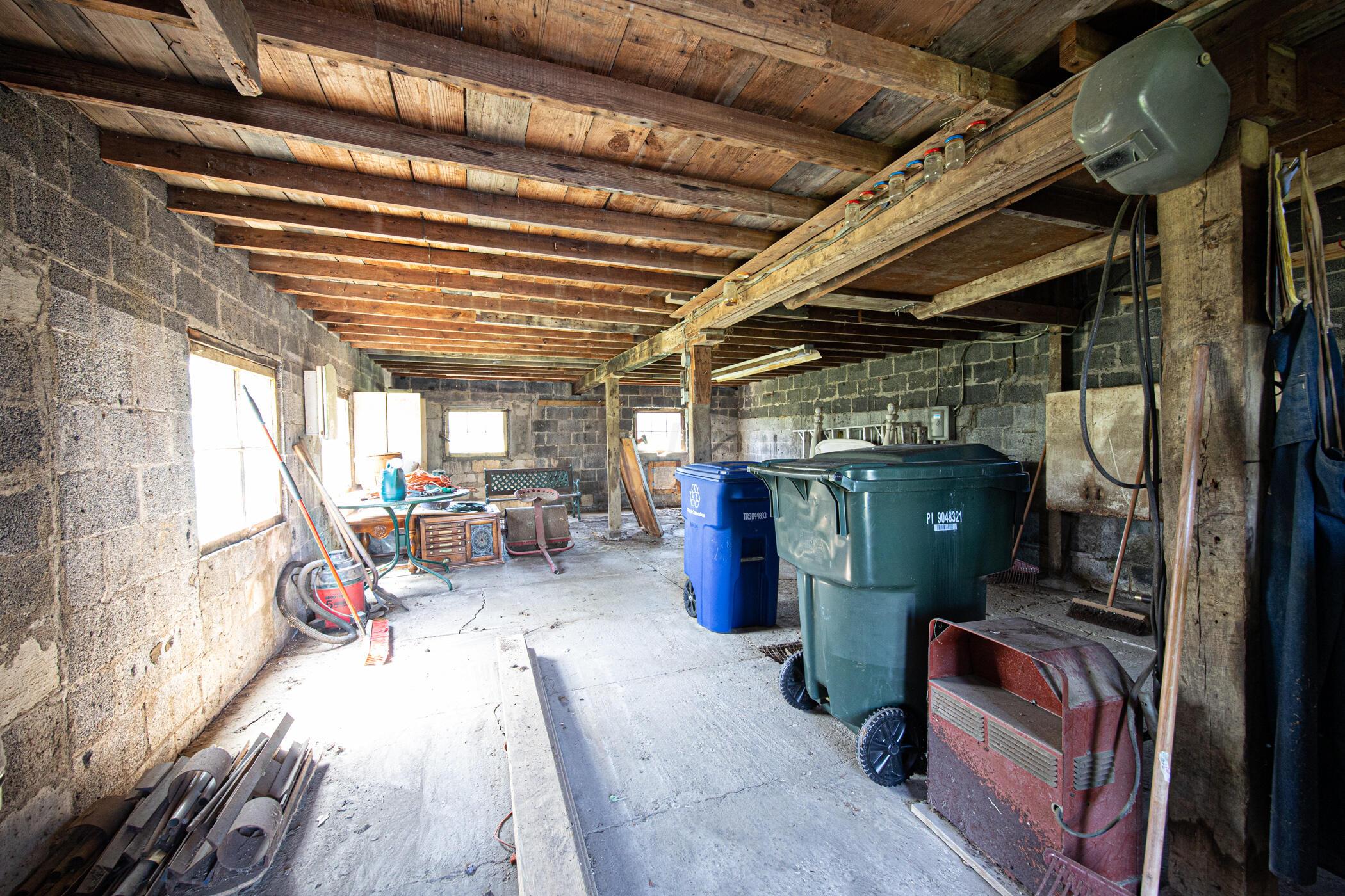 1558 Demorest Road Columbus, OH 43228 - Photo 42 of 44 Barn
