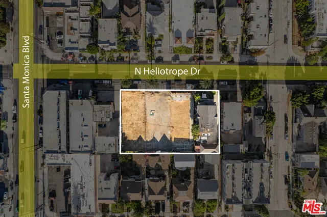 a view of entryway and hall