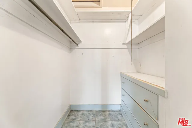 $4,000,000 | 1011 North Heliotrope Drive, Los Angeles, CA 90029