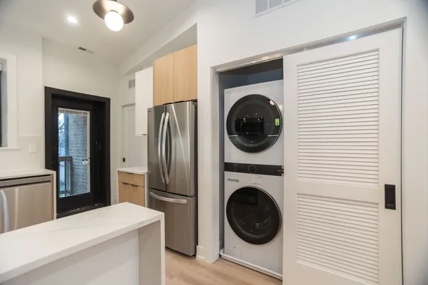 $2,950 | 3251 West Belden Avenue, Unit 3W, Chicago, IL 60647