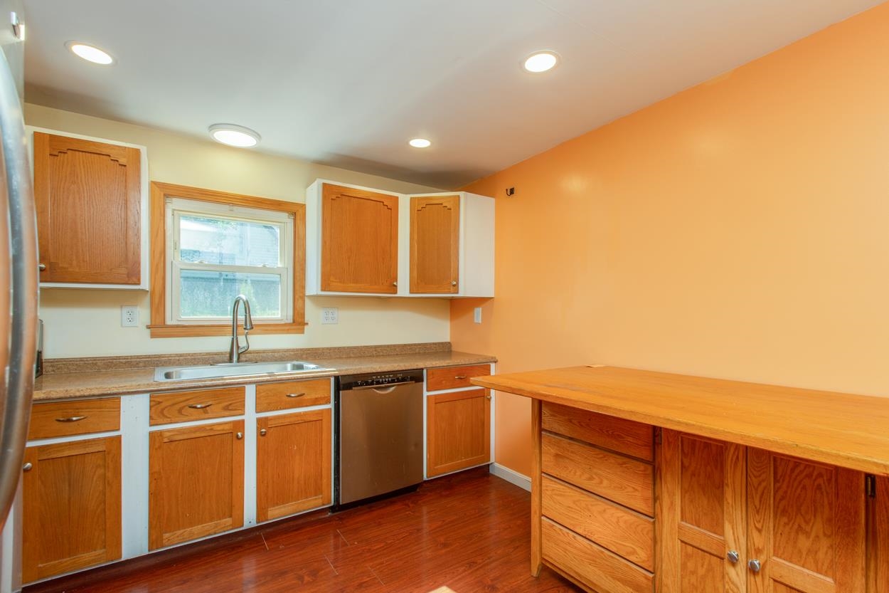 4 Florence Street Derry, NH 03038 - Photo 4 of 35 Gallery Image 4