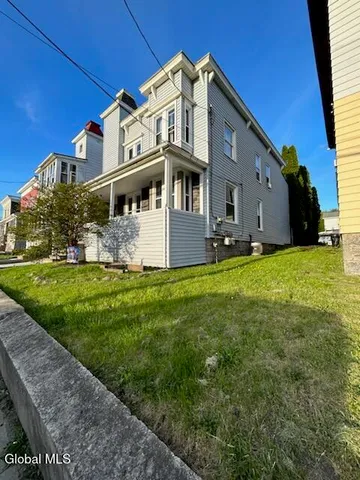 $1,400 | 357 Forest Avenue, Unit 2, Amsterdam, NY 12010