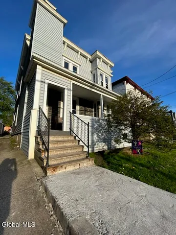 $1,400 | 357 Forest Avenue, Unit 2, Amsterdam, NY 12010