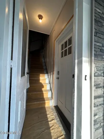 $1,400 | 357 Forest Avenue, Unit 2, Amsterdam, NY 12010