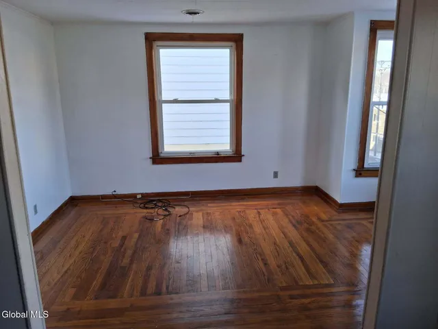 $1,400 | 357 Forest Avenue, Unit 2, Amsterdam, NY 12010