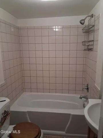 $1,400 | 357 Forest Avenue, Unit 2, Amsterdam, NY 12010