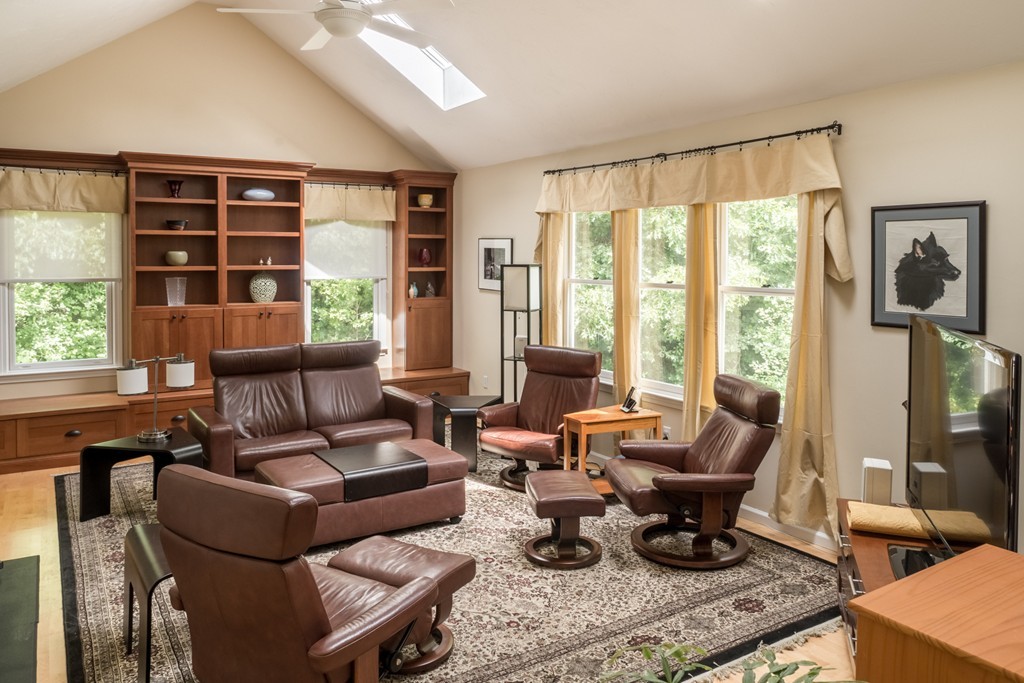 62 Ashcroft Road Sharon, MA 02067 - Photo 5 of 10 Gallery Image 5