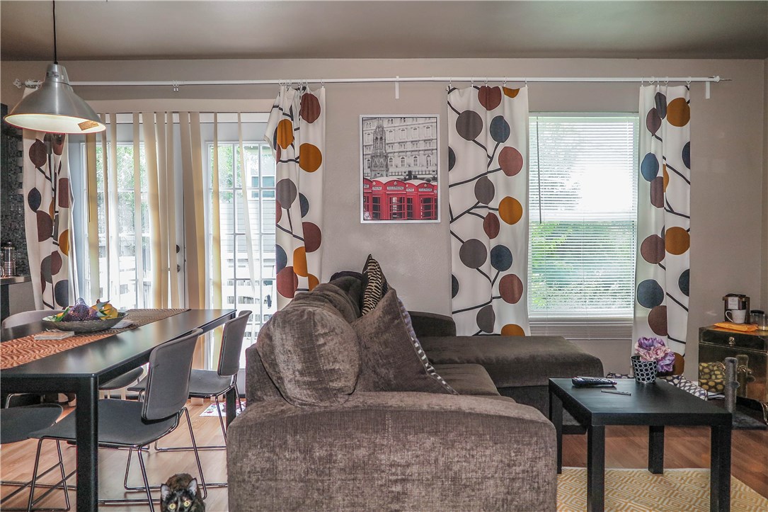 3905 Chase Circle, Unit B Austin, TX 78721 - Photo 4 of 18 a living room with furniture and a window