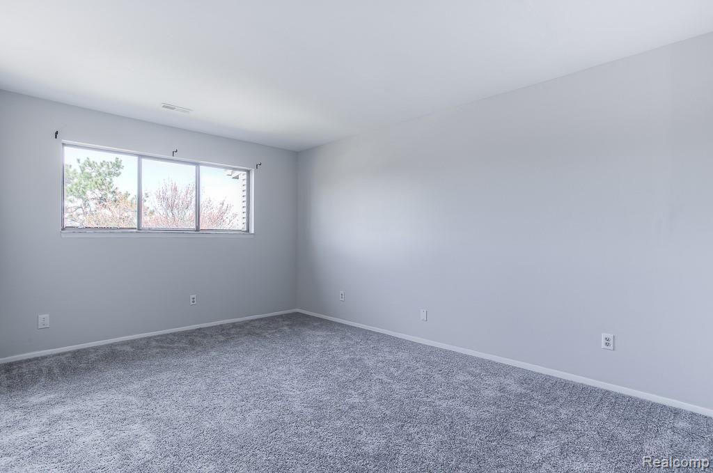 31993 West 12 Mile Road, Unit 303 Farmington Hills, MI 48334 - Photo 15 of 18