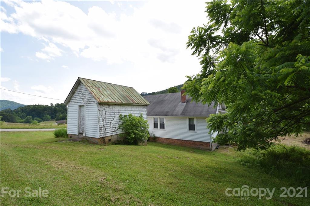 1094 Slagle Road Bakersville, NC 28705 - Photo 16 of 30 Gallery Image 16