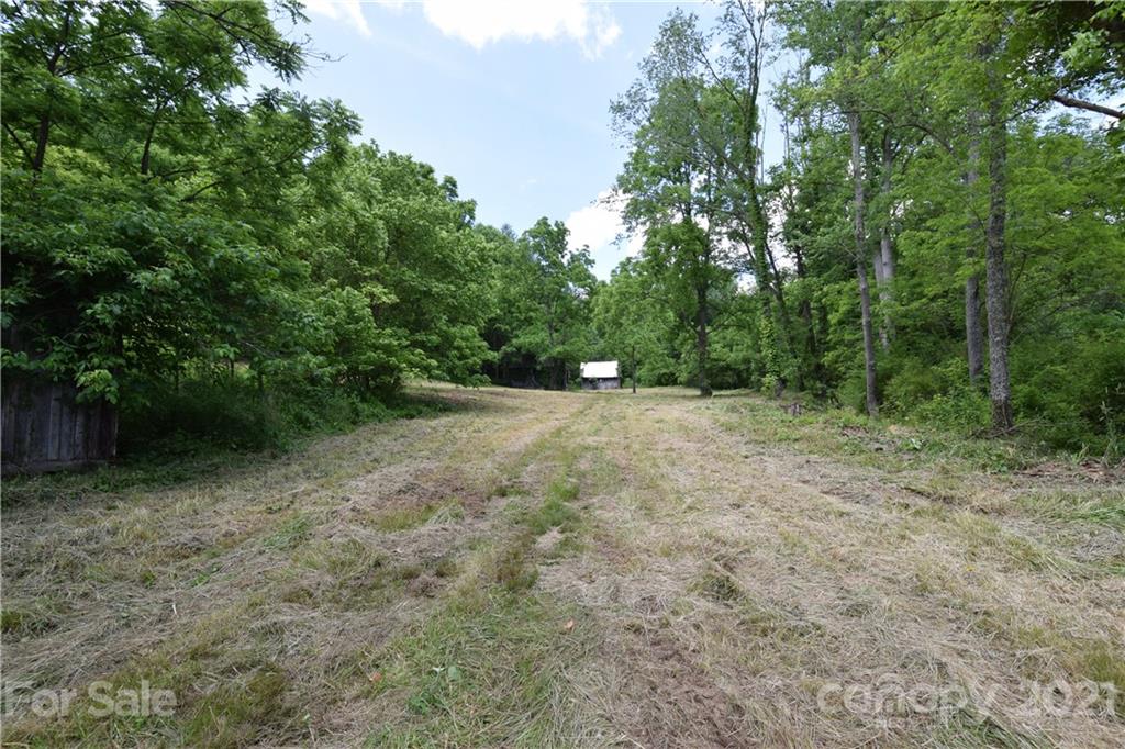 1094 Slagle Road Bakersville, NC 28705 - Photo 4 of 30 Gallery Image 4
