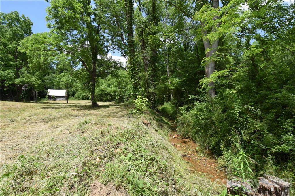 1094 Slagle Road Bakersville, NC 28705 - Photo 5 of 30 Gallery Image 5