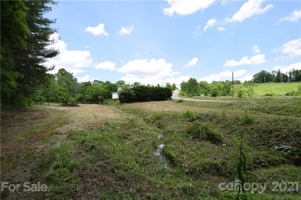 1094 Slagle Road Bakersville, NC 28705 - Photo 7 of 30 Gallery Image 7