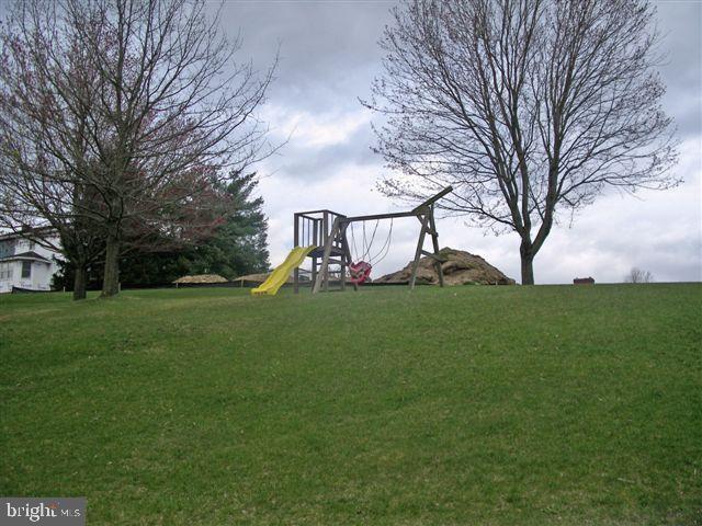 658 West Church Road Ephrata, PA 17522 - Photo 3 of 14 Gallery Image 3