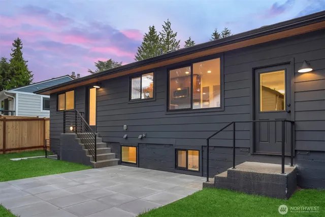 $1,095,000 | 10541 Ashworth Avenue North, Seattle, WA 98133