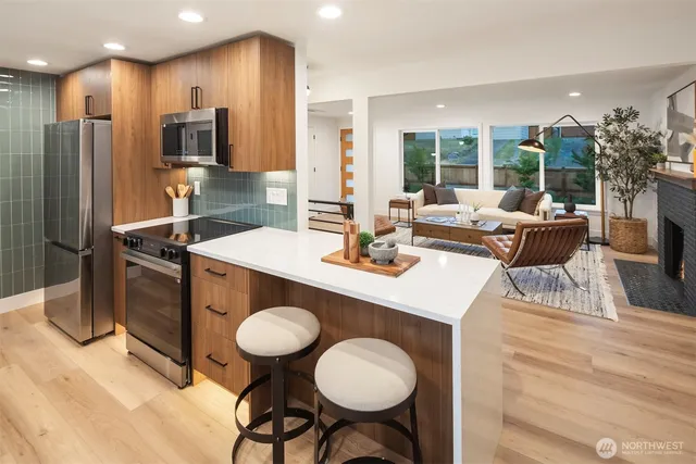 $1,095,000 | 10541 Ashworth Avenue North, Seattle, WA 98133