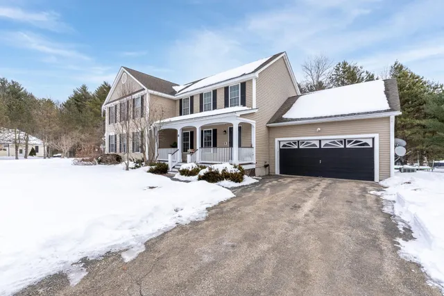 $589,900 | 8 Snowdrop Lane, Litchfield, NH 03052