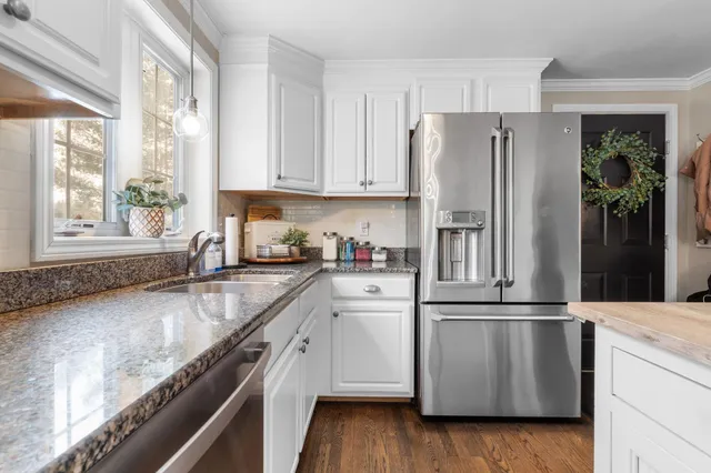 $589,900 | 8 Snowdrop Lane, Litchfield, NH 03052