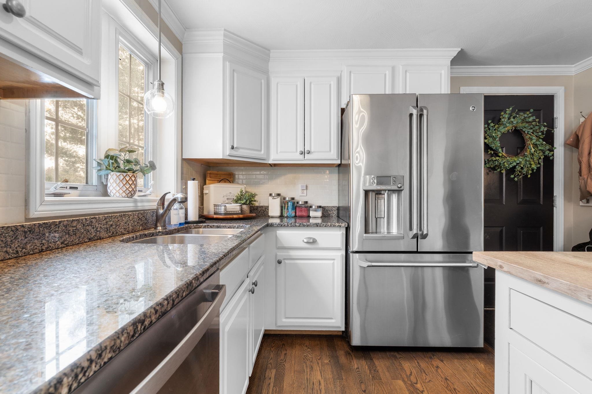 8 Snowdrop Lane Litchfield, NH 03052 - Photo 11 of 40