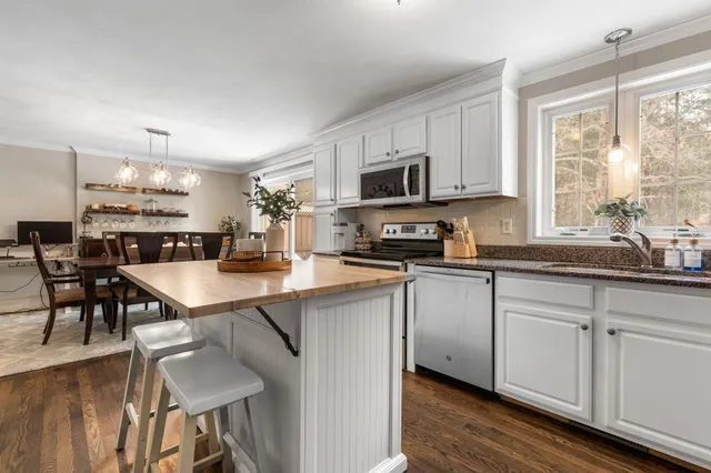 $589,900 | 8 Snowdrop Lane, Litchfield, NH 03052