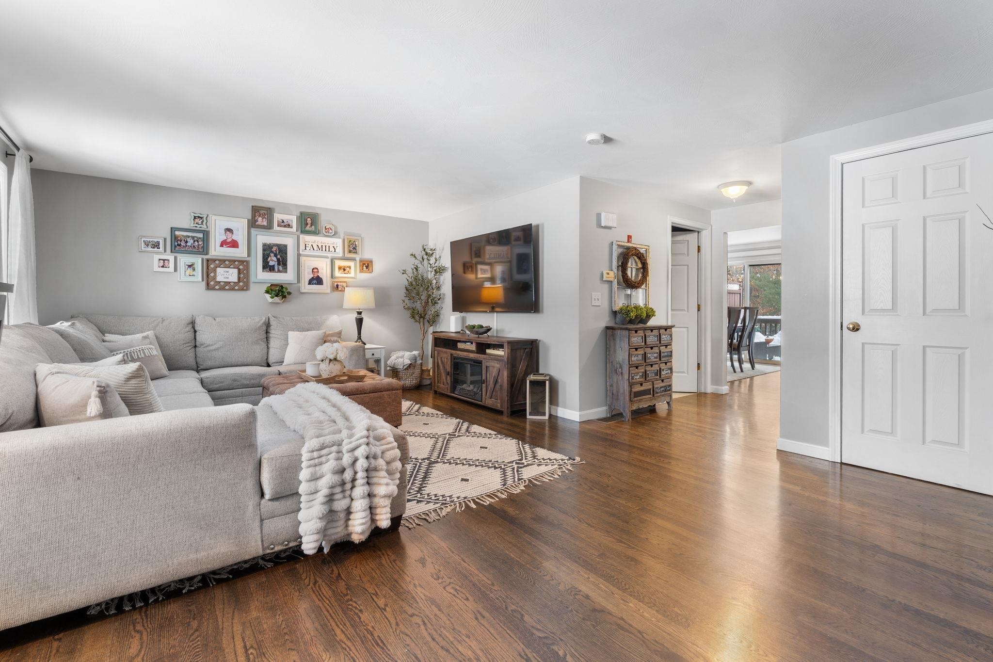 8 Snowdrop Lane Litchfield, NH 03052 - Photo 19 of 40