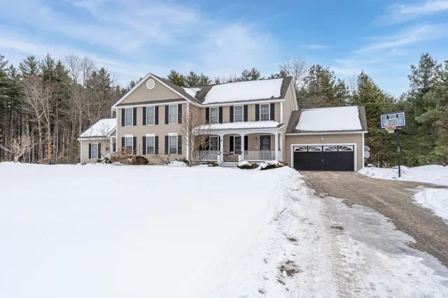 $589,900 | 8 Snowdrop Lane, Litchfield, NH 03052