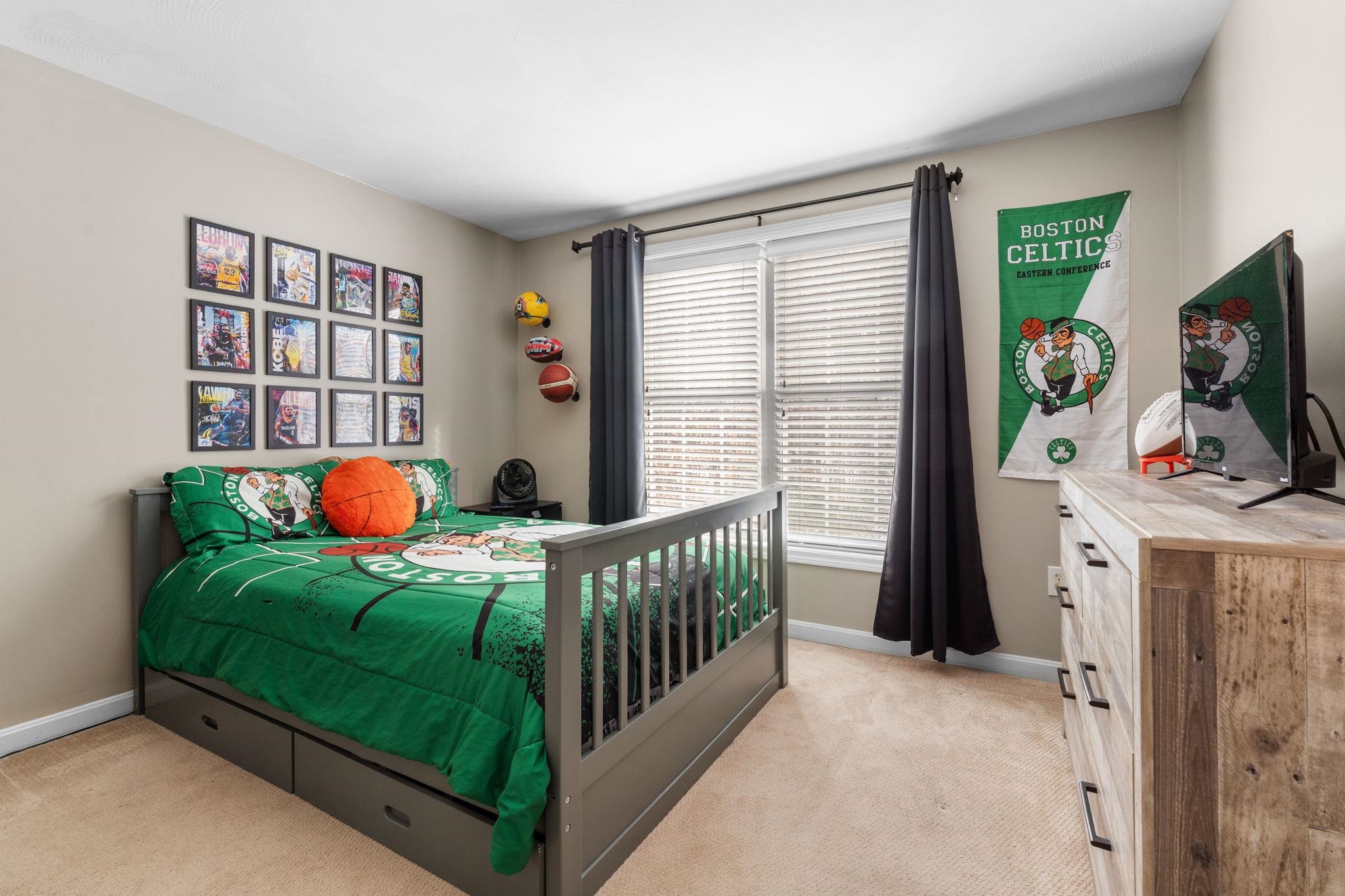 8 Snowdrop Lane Litchfield, NH 03052 - Photo 23 of 40