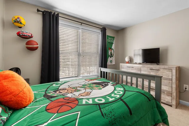 $589,900 | 8 Snowdrop Lane, Litchfield, NH 03052