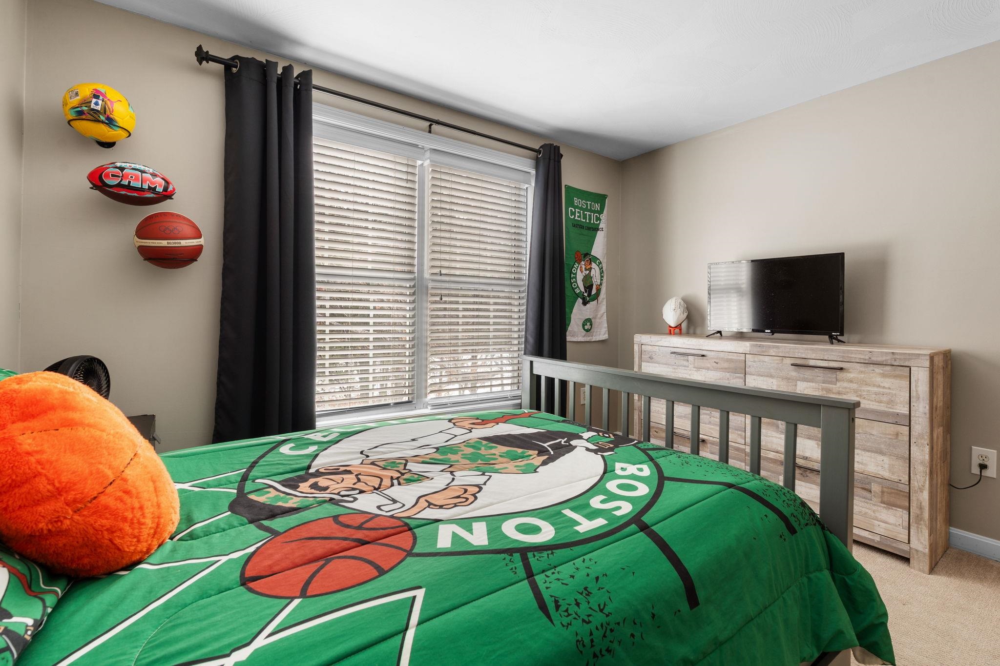 8 Snowdrop Lane Litchfield, NH 03052 - Photo 24 of 40