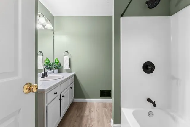 $589,900 | 8 Snowdrop Lane, Litchfield, NH 03052