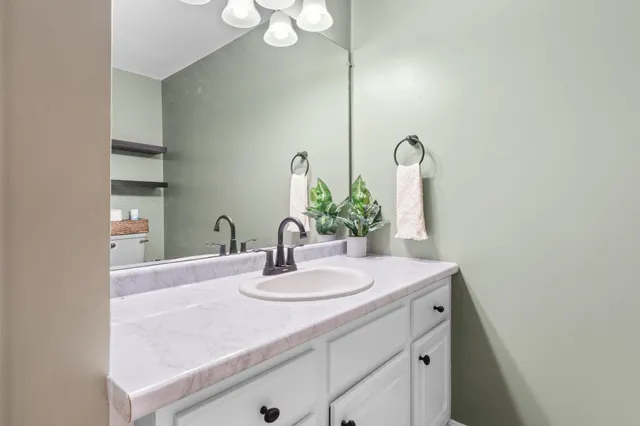 $589,900 | 8 Snowdrop Lane, Litchfield, NH 03052