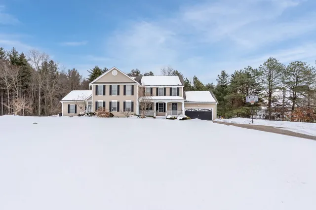 $589,900 | 8 Snowdrop Lane, Litchfield, NH 03052